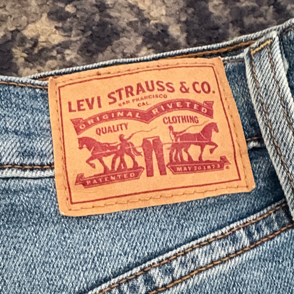 Levi's Ribcage Ankle Jeans - Picture 2 of 10